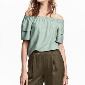 H&M sz 8 Summer Off Shoulder Flounce Sleeve Sage Green Tiered Ruffles Shirt
